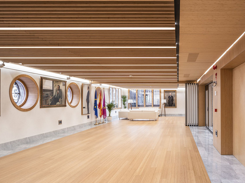 Linear Slatted Ceiling & Glass Partition Integration